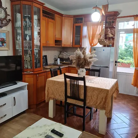Topciu's Lake Appartments شقة